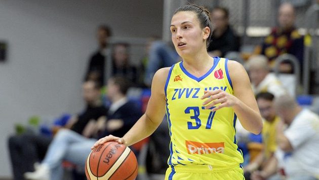 Teja Oblaková z USK Praha předvedla neuvěřitelný hod, navíc v poslední sekundě zápasu. Teja Oblaková z USK Praha předvedla neuvěřitelný hod, navíc v poslední sekundě zápasu.