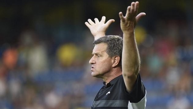 Trenér Zlína Josef Csaplár. Trenér Zlína Josef Csaplár.