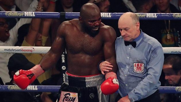 Cože? Carlos Takam se diví předčasnému ukončení zápasu s Anthonym Joshuou. Cože? Carlos Takam se diví předčasnému ukončení zápasu s Anthonym Joshuou.