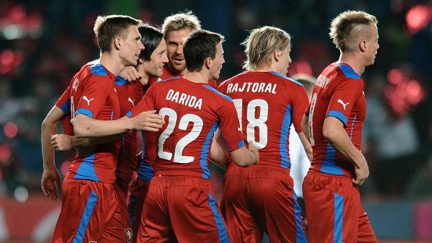 Fotbalisté Česka oslavují první gól během přátelského utkání s Norskem. Fotbalisté Česka oslavují první gól během přátelského utkání s Norskem.