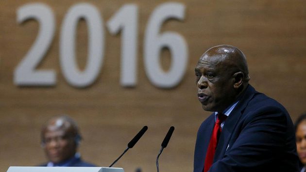 Tokyo Sexwale odstoupil z kandidatury na post prezidenta FIFA. Tokyo Sexwale odstoupil z kandidatury na post prezidenta FIFA.