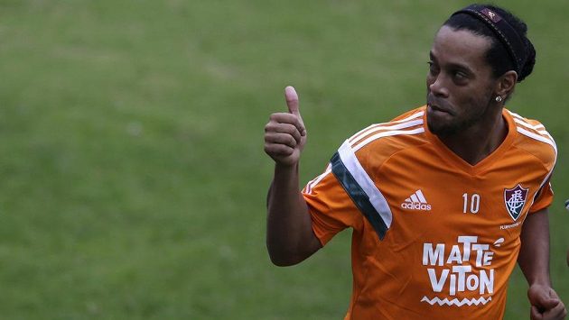 Ronaldinho během své premiéry v dresu Fluminense. Ronaldinho během své premiéry v dresu Fluminense.