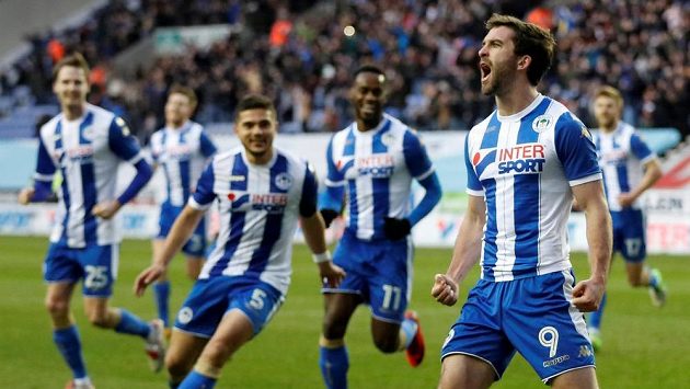 Wigan šokoval West Ham. Will Grigg oslavuje jeden z gólů. Wigan šokoval West Ham. Will Grigg oslavuje jeden z gólů.
