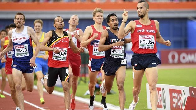 Jakub Holuša v cíli rozběhu na 1500 m při mistrovství Evropy. Poté přišla diskvalifikace. Jakub Holuša v cíli rozběhu na 1500 m při mistrovství Evropy. Poté přišla diskvalifikace.