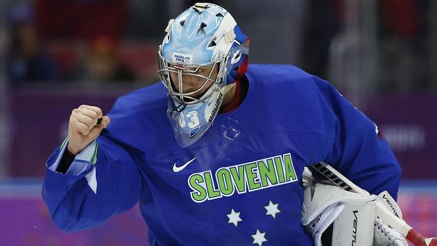 Slovinský gólman Robert Kristan po výhře nad Slováky. Slovinský gólman Robert Kristan po výhře nad Slováky.