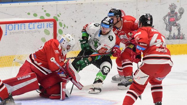 Zleva brankář Olomouce Jan Lukáš, Jakub Kotala z Mladé Boleslavi, Jan Švrček z Olomouce a David Krejčí z Olomouce. Zleva brankář Olomouce Jan Lukáš, Jakub Kotala z Mladé Boleslavi, Jan Švrček z Olomouce a David Krejčí z Olomouce.