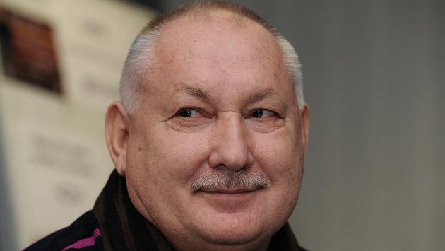 Zdeněk Nehoda, kdysi útočník, dnes manažer. Zdeněk Nehoda, kdysi útočník, dnes manažer.