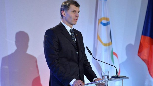 Předseda ČOV Jiří Kejval na plénu Českého olympijského výboru. Předseda ČOV Jiří Kejval na plénu Českého olympijského výboru.
