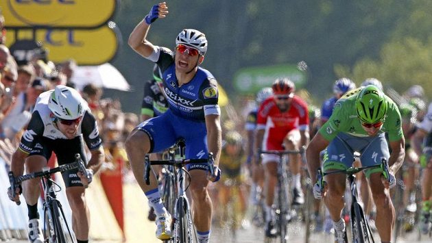 Závěr 14. etapy Tour de France. Zleva vítěz Mark Cavendish, Němec Marcel Kittel a Slovák Peter Sagan. Závěr 14. etapy Tour de France. Zleva vítěz Mark Cavendish, Němec Marcel Kittel a Slovák Peter Sagan.
