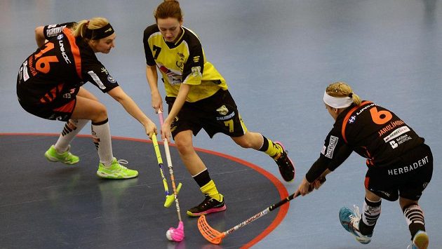 Zleva Tereza Urbánková z Herbadentu, Lucie Šindelářová z Elite a Anet Jarolímová z Herbadentu. Zleva Tereza Urbánková z Herbadentu, Lucie Šindelářová z Elite a Anet Jarolímová z Herbadentu.