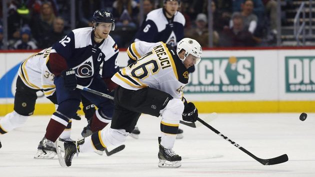 David Krejčí (vpravo) z Bostonu a Gabriel Landeskog z Colorada. David Krejčí (vpravo) z Bostonu a Gabriel Landeskog z Colorada.