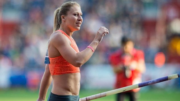 Tyčkařka Jiřina Ptáčníková vyhrála mítink Zlatá tretra v Ostravě. Tyčkařka Jiřina Ptáčníková vyhrála mítink Zlatá tretra v Ostravě.