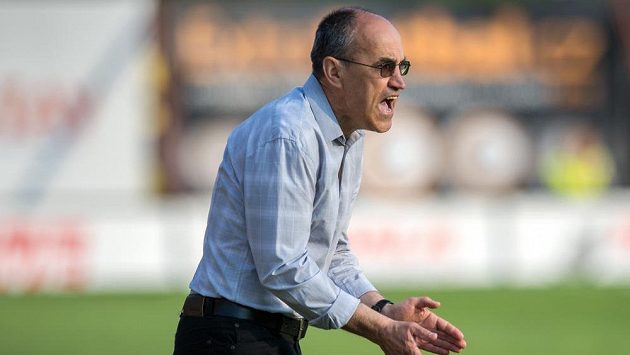 Trenér Václav Kotal během utkání se Spartou. Trenér Václav Kotal během utkání se Spartou.