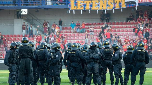 Policisté dohlédnou na utkání Sparty a Baníku (ilustrační foto) Policisté dohlédnou na utkání Sparty a Baníku (ilustrační foto)