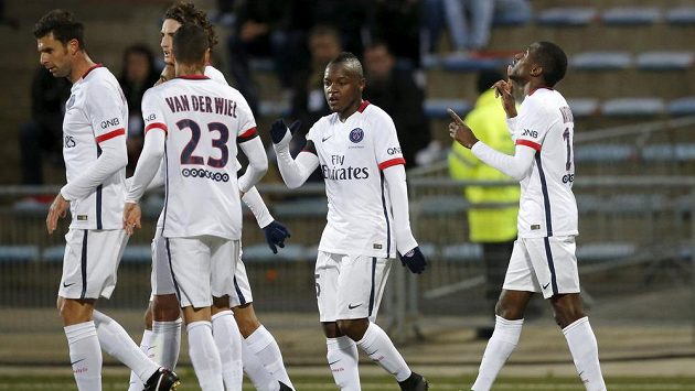 Blaise Matuidi (vpravo) z Paris St. Germain slaví se spoluhráči gól na hřišti Lorientu. Blaise Matuidi (vpravo) z Paris St. Germain slaví se spoluhráči gól na hřišti Lorientu.