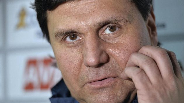 Reprezentační trenér Vladimír Růžička. Reprezentační trenér Vladimír Růžička.