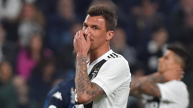 Mario Mandžukič bude i nadále oblékat dres Juventusu. Mario Mandžukič bude i nadále oblékat dres Juventusu.