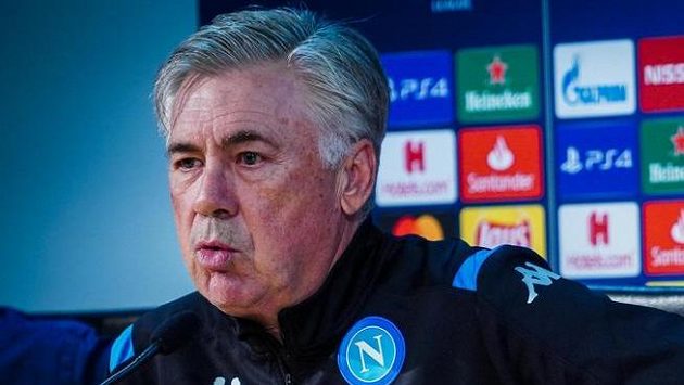 Neapolský kouč Carlo Ancelotti Neapolský kouč Carlo Ancelotti
