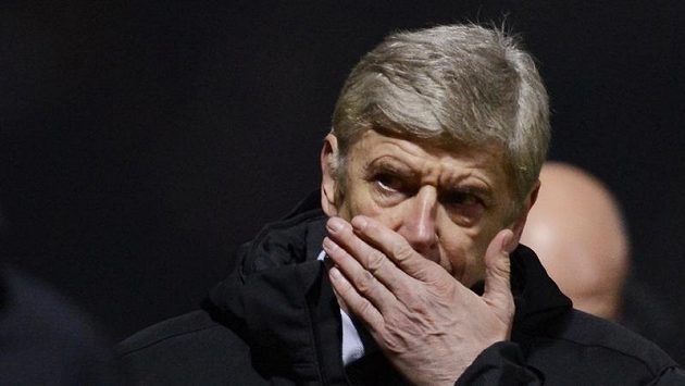 Hlavu plnou problémů má Arséne Wenger. Jeho svěřenci nedokázali postoupit ani přes tým ze čtvrté nejvyšší soutěže. Hlavu plnou problémů má Arséne Wenger. Jeho svěřenci nedokázali postoupit ani přes tým ze čtvrté nejvyšší soutěže.