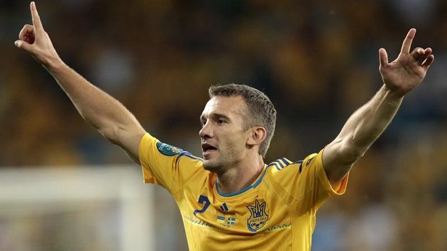 Andrej Ševčenko oslavuje jednu ze svých branek proti Švédsku Andrej Ševčenko oslavuje jednu ze svých branek proti Švédsku