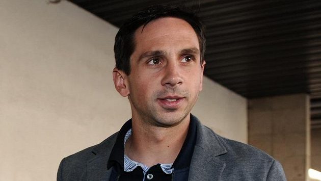 Obránce Teplic Milan Matula přichází na jednání disciplinární komise. Obránce Teplic Milan Matula přichází na jednání disciplinární komise.