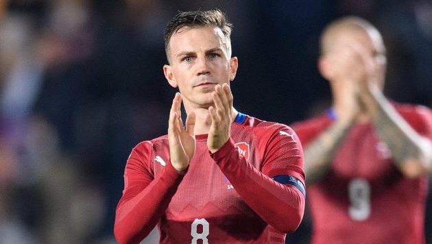 Český záložník Vladimír Darida po utkání se Severními Iry. Český záložník Vladimír Darida po utkání se Severními Iry.