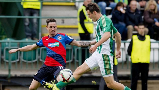 Zleva Milan Petržela z Plzně a Milan Havel z Bohemians v utkání 7. kola Synot ligy. Zleva Milan Petržela z Plzně a Milan Havel z Bohemians v utkání 7. kola Synot ligy.