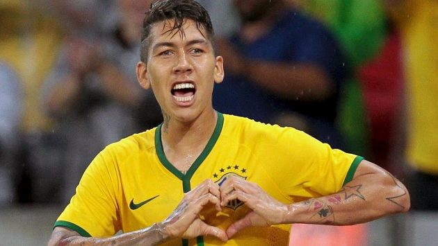 Brazilec Roberto Firmino oslavuje svoji vítěznou trefu do sítě Hondurasu. Brazilec Roberto Firmino oslavuje svoji vítěznou trefu do sítě Hondurasu.