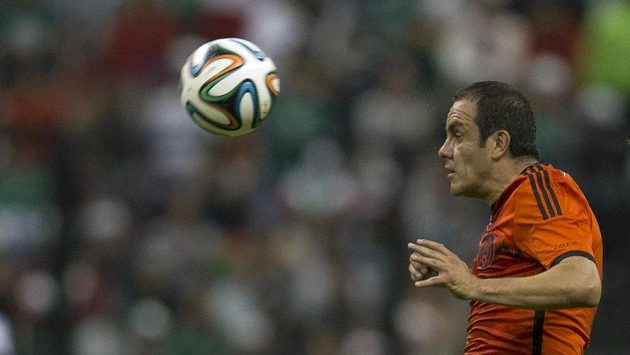 Mexičan Cuauhtemoc Blanco při rozlučkovém zápase s reprezentací. Mexičan Cuauhtemoc Blanco při rozlučkovém zápase s reprezentací.