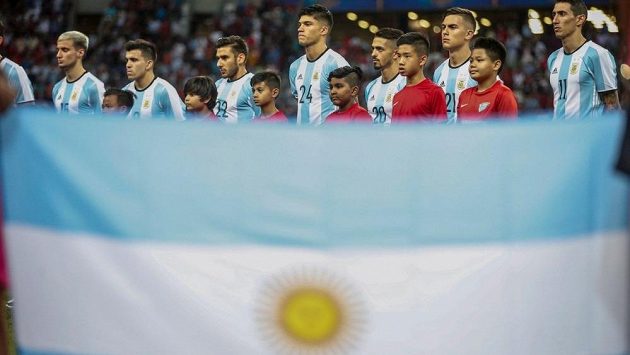 Uruguay a Argentina se budou ucházet o pořádání fotbalového mistrovství světa v roce 2030. Uruguay a Argentina se budou ucházet o pořádání fotbalového mistrovství světa v roce 2030.