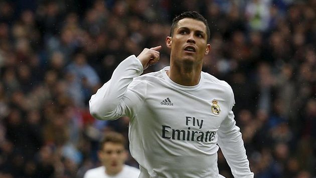 Hvězda Realu Madrid Cristiano Ronaldo se raduje po jednom ze čtyř gólů, které vstřelil do sítě Celty Vigo. Hvězda Realu Madrid Cristiano Ronaldo se raduje po jednom ze čtyř gólů, které vstřelil do sítě Celty Vigo.