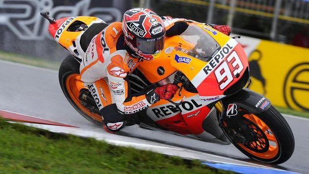 Jezdec kategorie MotoGP Marc Márquez ze Španělska ve volném tréninku na okruhu v Brně. Jezdec kategorie MotoGP Marc Márquez ze Španělska ve volném tréninku na okruhu v Brně.