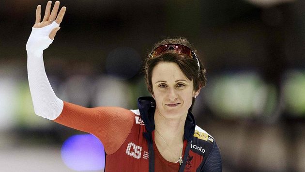Martina Sáblíková se raduje z vítězství na oválu v Heerenveenu. Martina Sáblíková se raduje z vítězství na oválu v Heerenveenu.