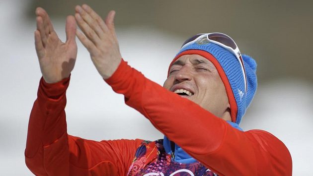 Ruský olympijský vítěz Alexander Legkov se raduje v Soči po triumfu v maratónu na 50 km. Ruský olympijský vítěz Alexander Legkov se raduje v Soči po triumfu v maratónu na 50 km.