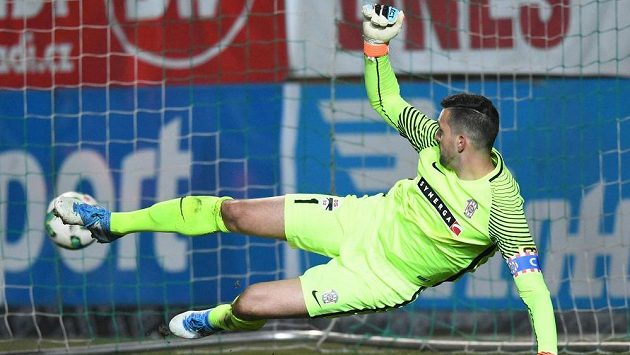Brankář Melichárek ještě v barvách Brna. Brankář Melichárek ještě v barvách Brna.