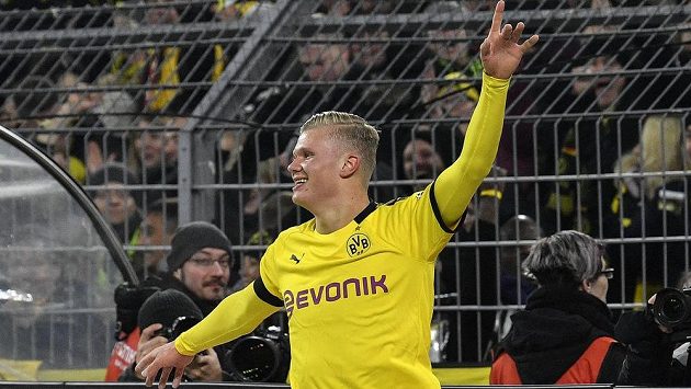 Erling Haaland z Dortmundu se proti Kolínu trefil dvakrát. Erling Haaland z Dortmundu se proti Kolínu trefil dvakrát.