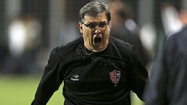 Impulsivní argentinský kouč Gerardo Martino je novým trenérem Barcelony. Impulsivní argentinský kouč Gerardo Martino je novým trenérem Barcelony.