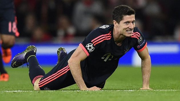 Robert Lewandowski z Bayernu při zápasu proti Arsenalu. Robert Lewandowski z Bayernu při zápasu proti Arsenalu.