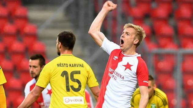 Michal Frydrych ze Slavie se raduje z gólu v pohárovém utkání s Karvinou. Michal Frydrych ze Slavie se raduje z gólu v pohárovém utkání s Karvinou.