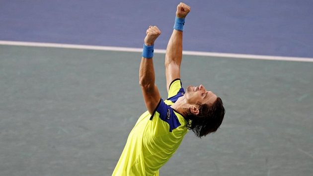 David Ferrer v euforii poté, co v semifinále pařížského turnaje přehrál světovou jedničku, svého krajana Nadala. David Ferrer v euforii poté, co v semifinále pařížského turnaje přehrál světovou jedničku, svého krajana Nadala.