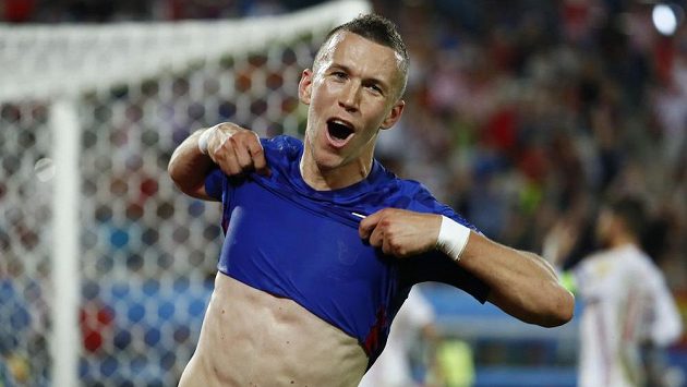 Chorvatský fotbalista Ivan Perišič po vstřelení vítězného gólu proti Španělsku. Chorvatský fotbalista Ivan Perišič po vstřelení vítězného gólu proti Španělsku.