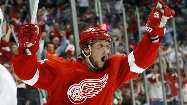 Justin Abdelkader z Detroitu oslavuje svoji trefu proti Torontu. Justin Abdelkader z Detroitu oslavuje svoji trefu proti Torontu.