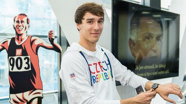 Pětibojař Jan Kuf během přebírání a zkoušení kolekce oblečení pro olympiádu v Riu. Vybavení dostal jako první. Pětibojař Jan Kuf během přebírání a zkoušení kolekce oblečení pro olympiádu v Riu. Vybavení dostal jako první.