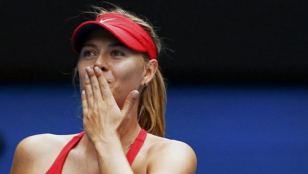 Ruská tenistka Maria Šarapovová slaví vítězství nad Rumunkou Simonou Halepovou. Ruská tenistka Maria Šarapovová slaví vítězství nad Rumunkou Simonou Halepovou.