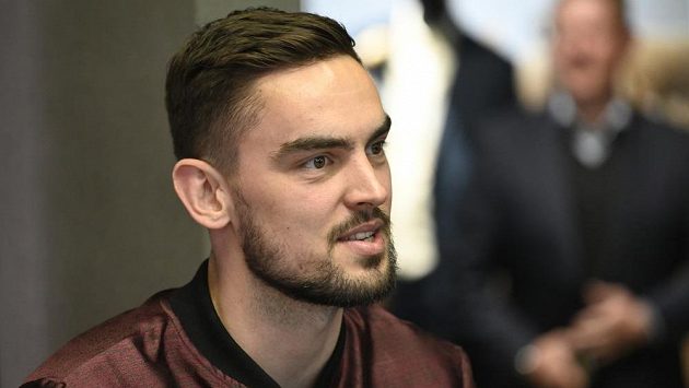 Jediný český basketbalista v NBA Tomáš Satoranský odchází z Washingtonu do Chicaga, kde se podle televizní stanice ESPN dohodl na tříleté smlouvě. Jediný český basketbalista v NBA Tomáš Satoranský odchází z Washingtonu do Chicaga, kde se podle televizní stanice ESPN dohodl na tříleté smlouvě.