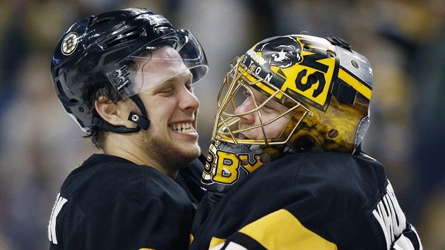 David Pastrňák oslavuje vítězství Bostonu David Pastrňák oslavuje vítězství Bostonu