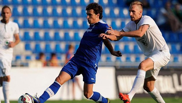 Mladoboleslavský obránce Antonín Rosa (vpravo) Mladoboleslavský obránce Antonín Rosa (vpravo)
