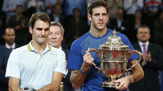 Juan Martín Del Potro (vpravo) a poražený finalista z Basileje Roger Federer. Juan Martín Del Potro (vpravo) a poražený finalista z Basileje Roger Federer.