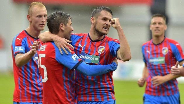 Plzeňští fotbalisté už znají možné soupeře pro předkolo Ligy mistrů. Plzeňští fotbalisté už znají možné soupeře pro předkolo Ligy mistrů.