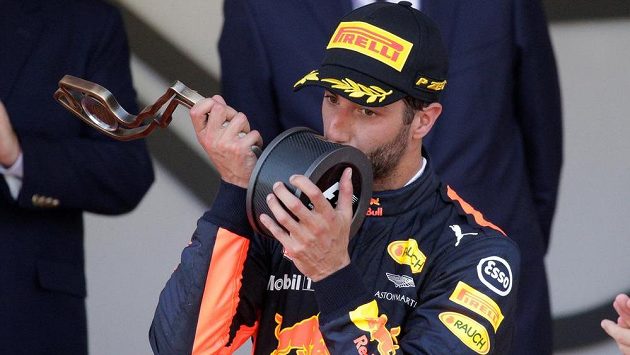 Daniel Ricciardo se raduje z třetího místa ve Velké ceně Monaka. Daniel Ricciardo se raduje z třetího místa ve Velké ceně Monaka.